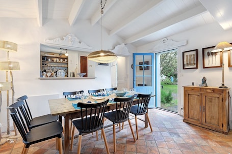 Dining. Traditional House on Île d’Yeu, Sleeps up to 10