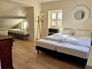 6 habitaciones, tabla de planchar con plancha, internet y ropa de cama 