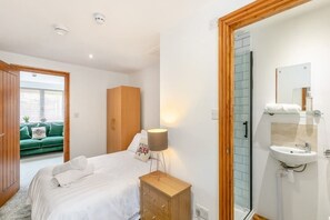 8 Schlafzimmer, Bügeleisen/Bügelbrett, WLAN, Bettwäsche