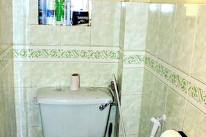 Dusche, Haartrockner, Bidet, Seife