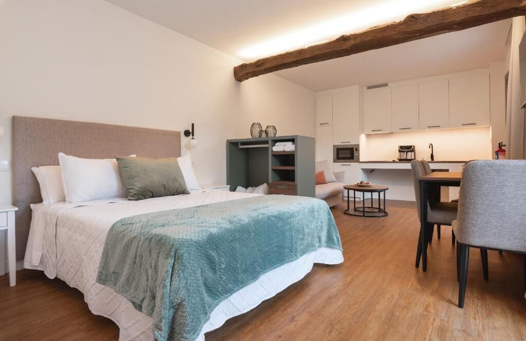 Studio, Mountain View | Blackout curtains, iron/ironing board, free WiFi