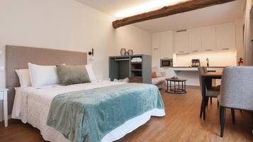 Studio, Mountain View | Blackout curtains, iron/ironing board, free WiFi