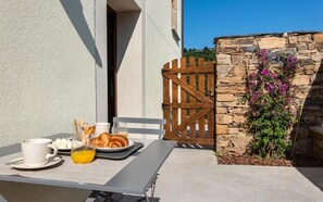 Studio, vue sur la montagne | Restauration en plein air
