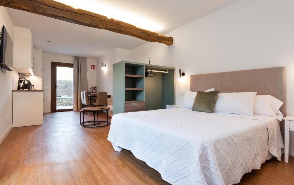 Studio, näköala puutarhaan