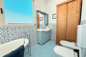 Shower, bidet, towels -  P087 - Porto Recanati, exclusive penthouse with panoramic terrace (Porto Recanati)