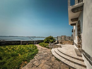 Terrace/patio - Beautiful family home on the beach! (Guilvinec)