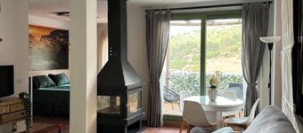 Luxurious Suite in the middle of nature. Jacuzzi, fireplace and incredible views.