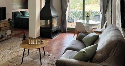 Luxurious Suite in the middle of nature. Jacuzzi, fireplace and incredible views.