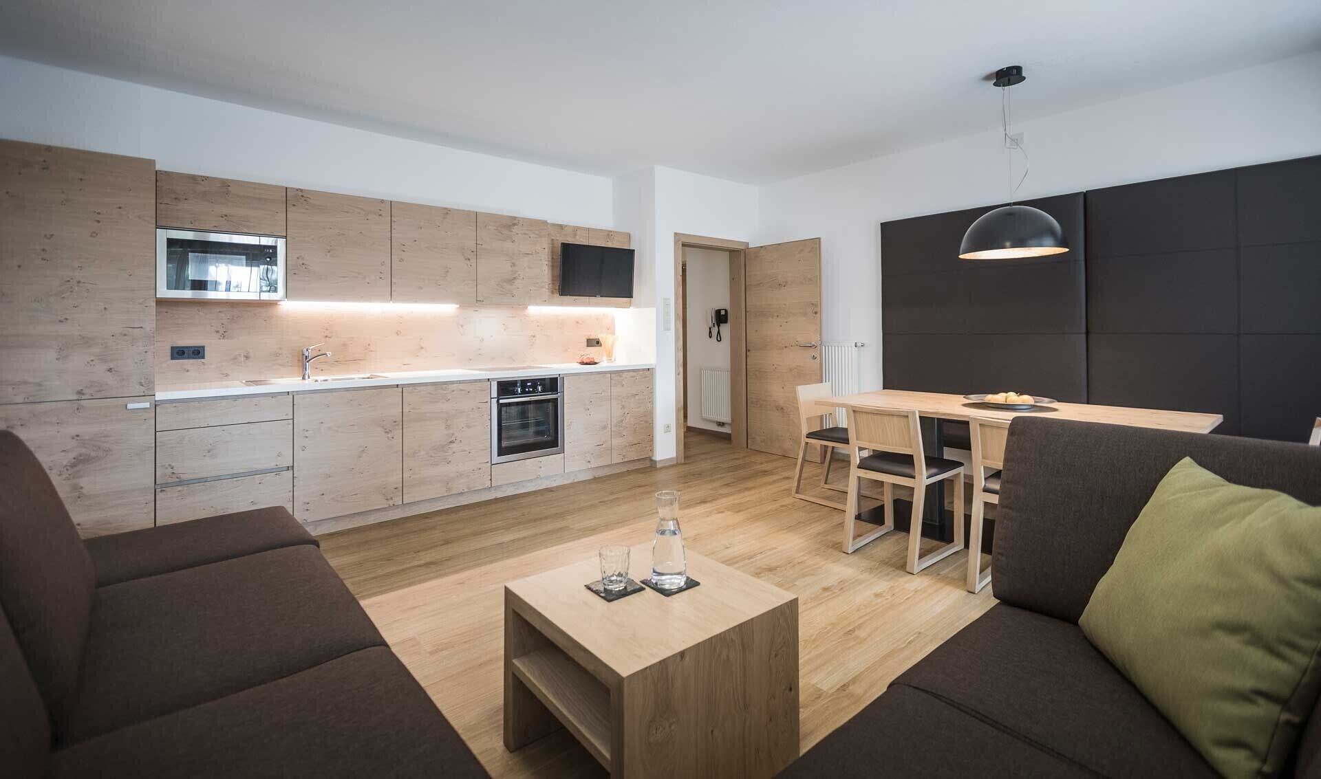 TV, tavolo da ping pong
