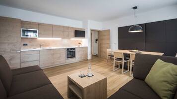 TV, tavolo da ping pong