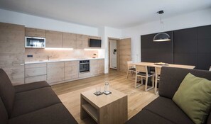 TV, tavolo da ping pong