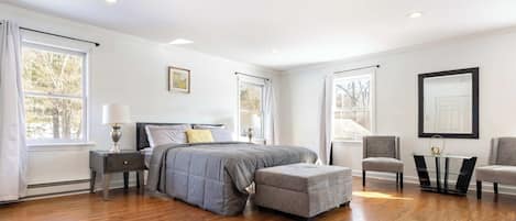 2 habitaciones, escritorio, tabla de planchar con plancha y wifi