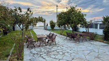 House, 3 Bedrooms, Fireplace, Ocean View | Outdoor dining