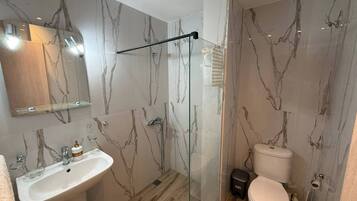 House, 3 Bedrooms, Fireplace, Ocean View | Bathroom