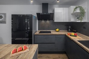 Fridge, microwave, oven, stovetop - Villa for 8 people near the beach (Banjole)