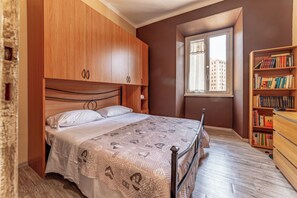 Deluxe Apartment, Courtyard View - Claudio Flat - Metro Re di Roma (Rome)
