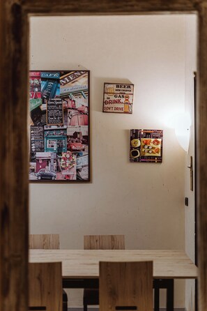 Apartamento luxo, vista para o pátio | Opções para refeição