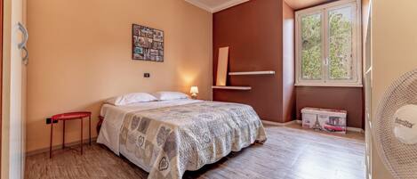 Departamento Deluxe, vista al patio | Insonorización y ropa de cama
