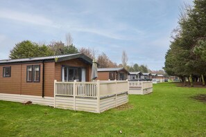 Exterior - Host & Stay | Jasmine Lodge (Pocklington)