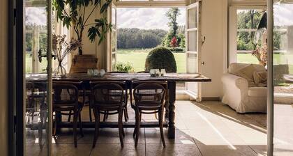 Bleyckhof is a unique old bleachery in natural area. Country house with private park