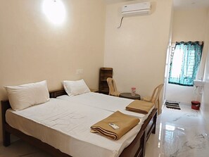 Deluxe Double Room, City View - AalaGo (Tiruchendur)