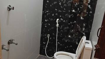 Deluxe-Doppelzimmer, Stadtblick | Badezimmer | Bidet