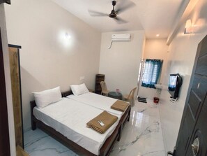 Deluxe Double Room, City View - AalaGo (Tiruchendur)