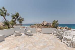 Outdoor dining - STUDIOS KONTOS (Naxos)