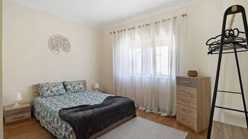 3 Schlafzimmer, Bügeleisen/Bügelbrett, WLAN, Bettwäsche