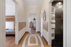 3 bedrooms, iron/ironing board, WiFi, bed sheets - VitóriaHouse – Your Cozy Retreat in Gaia (Vila Nova de Gaia)