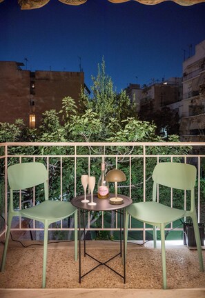 Outdoor dining - Encore Living Residence - Athens Theater District (Athina)