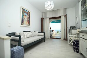 TV, fireplace - Triton Maisonette by RentalsPro (Fourka)