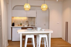 Stovetop, coffee/tea maker, cookware/dishes/utensils, dining tables - Local Suite 1 - Nea Moudania (Nea Moudania)