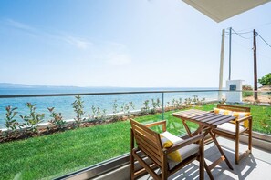 Outdoor dining - Azzurro e Verde Double Room 2 (Nea Potidaia)