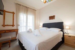 2 bedrooms, iron/ironing board, WiFi, bed sheets - Thanos and Sofia by RentalsPro (Paralia Dionisiou)