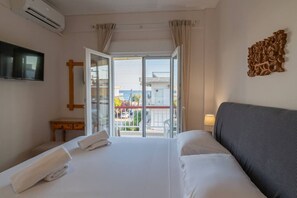 2 bedrooms, iron/ironing board, WiFi, bed sheets - Thanos and Sofia by RentalsPro (Paralia Dionisiou)