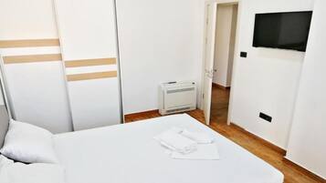 Basic Apartment, Balcony, City View