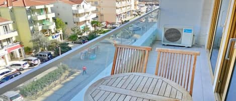 Basic Apartment, Balcony, City View | Outdoor dining
