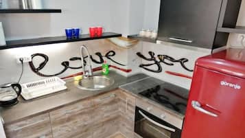 Basic-Apartment, Balkon, Stadtblick | Eigene Küche