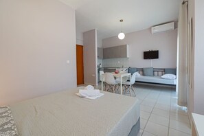 1 habitación, tabla de planchar con plancha, wifi y ropa de cama 