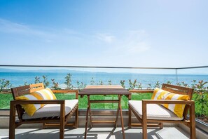 Outdoor dining - Azzurro e Verde Double Room 3 (Nea Potidaia)