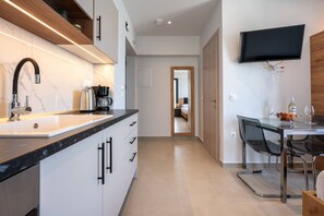 Coffee/tea maker, toaster, cookware/dishes/utensils - Azzurro e Verde Double Room 3 (Nea Potidaia)