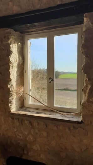 Interior - This delightful two bedroom cottage offers accommodation for up to four people. (Salles-Lavalette)