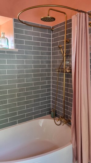 Hair dryer, towels - This delightful two bedroom cottage offers accommodation for up to four people. (Salles-Lavalette)