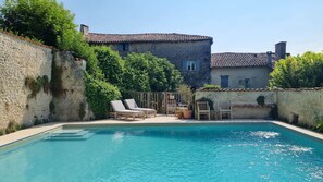 Pool - This delightful three bedroom cottage offers accommodation for up to six people. (Salles-Lavalette)