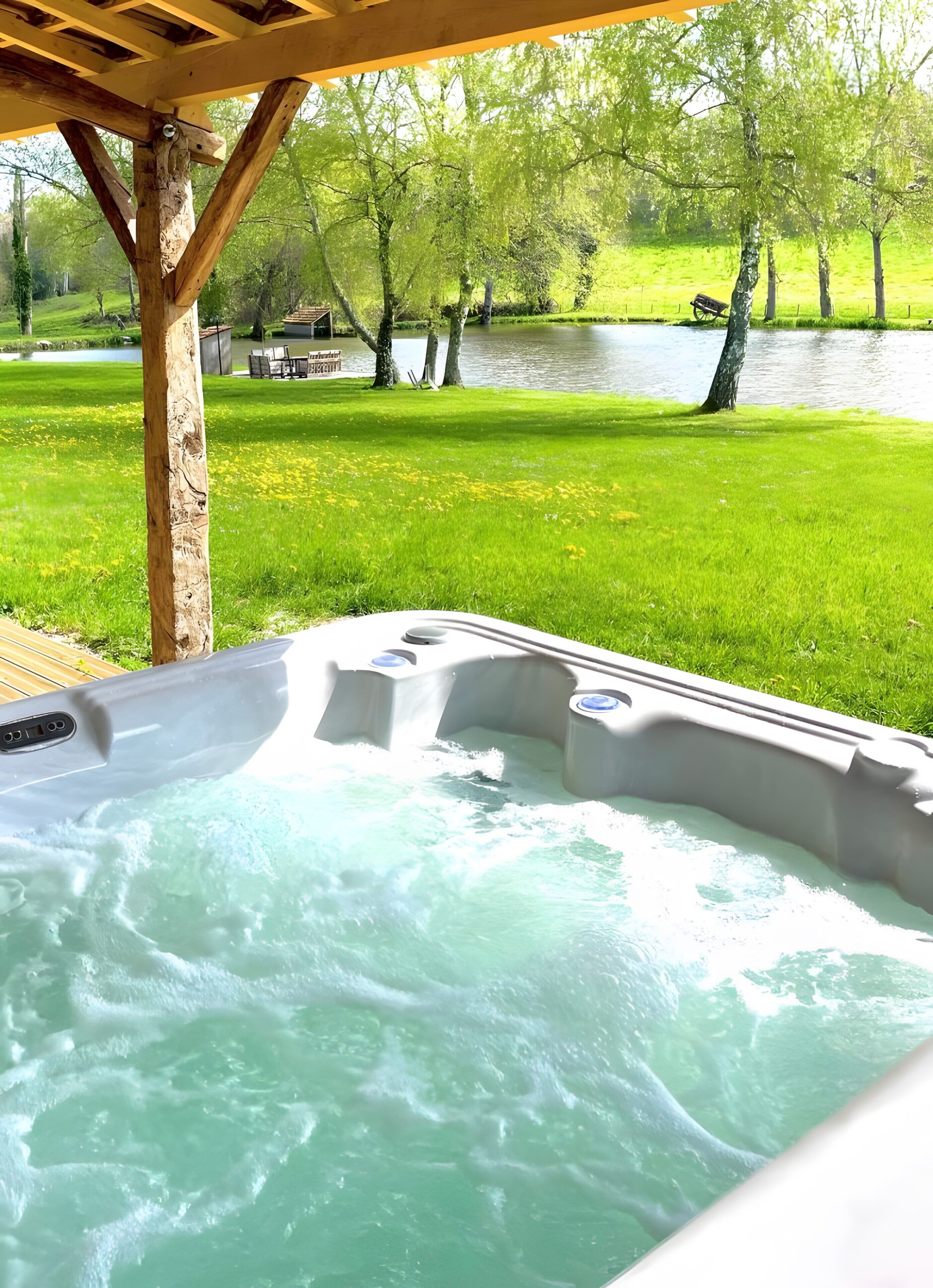 Outdoor spa tub