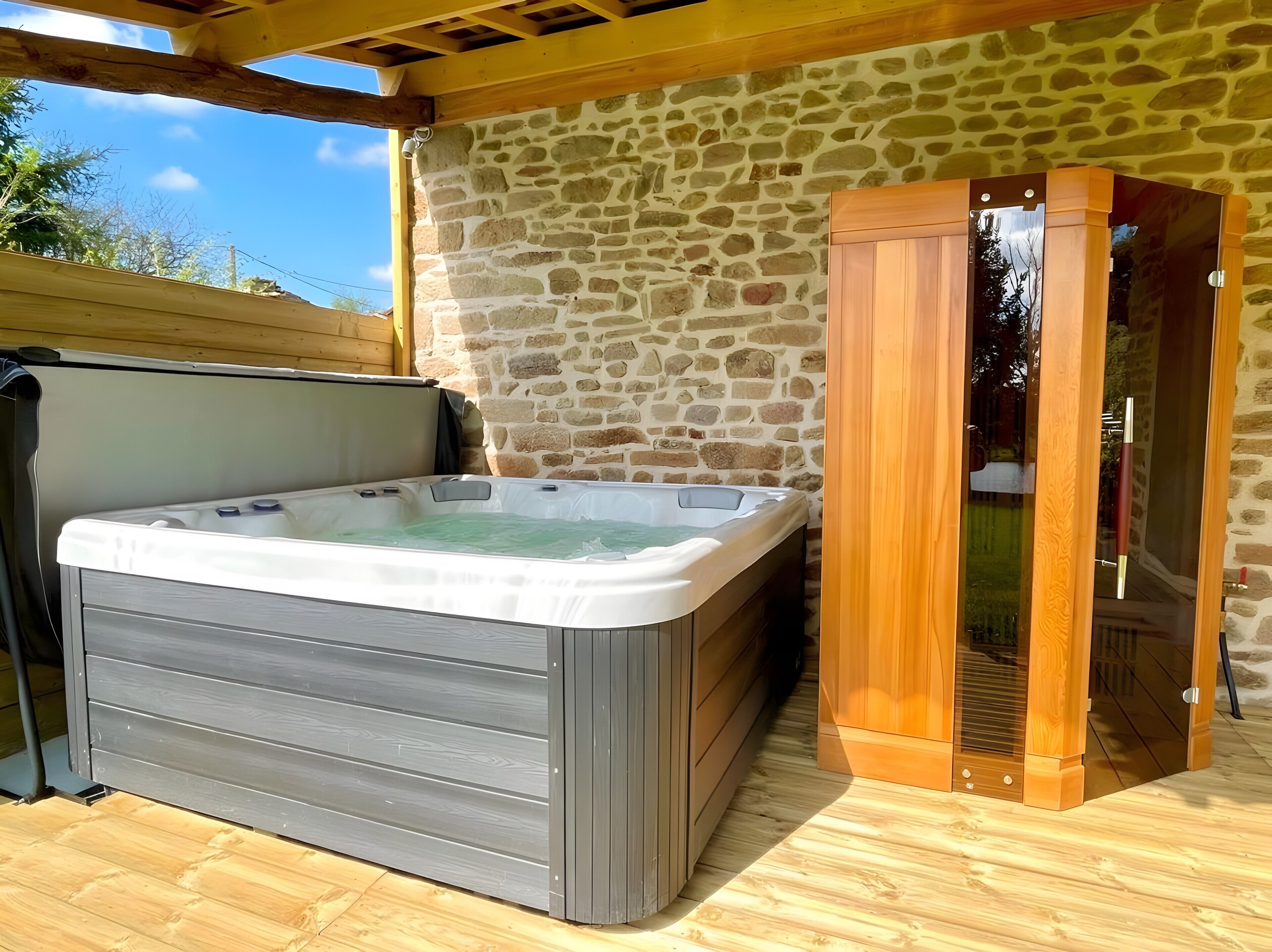 Bain à remous extérieur