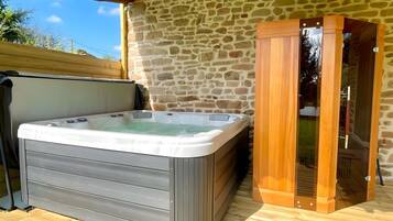Bain à remous extérieur