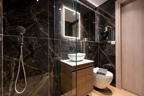 Hair dryer, towels - Azzurro e Verde Deluxe Suite 1 (Nea Potidaia)