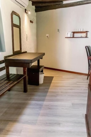 Camera familiare, vista giardino | Interni